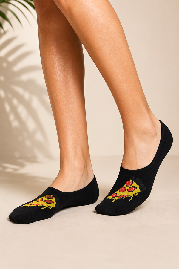 Black ankle no-show socks featuring a cheesy pizza slice design