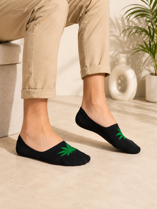Shop Green Leaf Invisible Socks featuring a stylish leaf design, breathable fabric, and anti-slip heel grip. Unisex no-show socks for sizes 35–45.