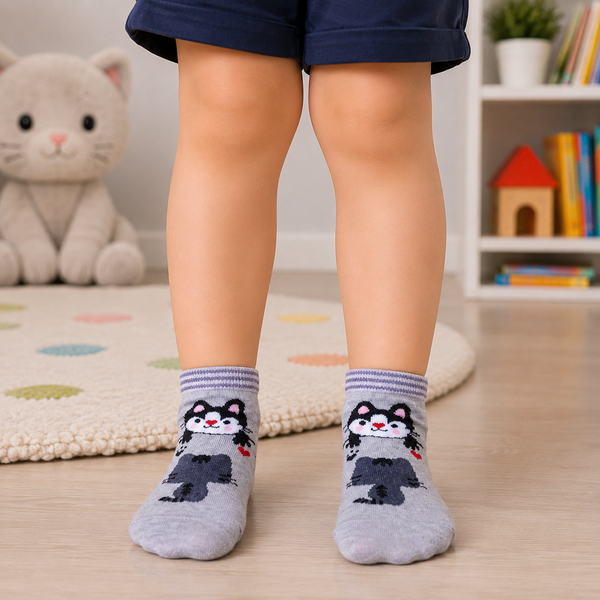 Grey kids ankle socks with cute black and white cat design and hearts for ages 3–5 years