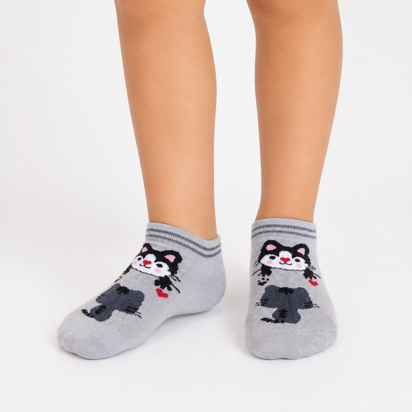 Pair of light grey kids ankle socks with a cute smiling cat design for children aged 3–5 years.